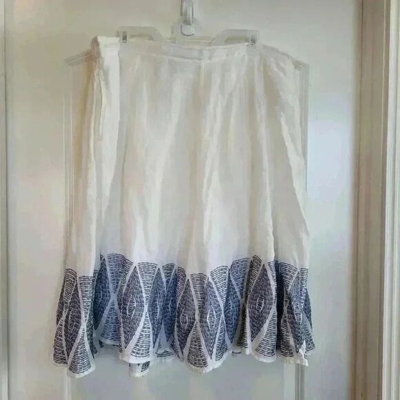 Lands' End White A-Line Skirt with Black Geometric Hem - Picture 2 of 8